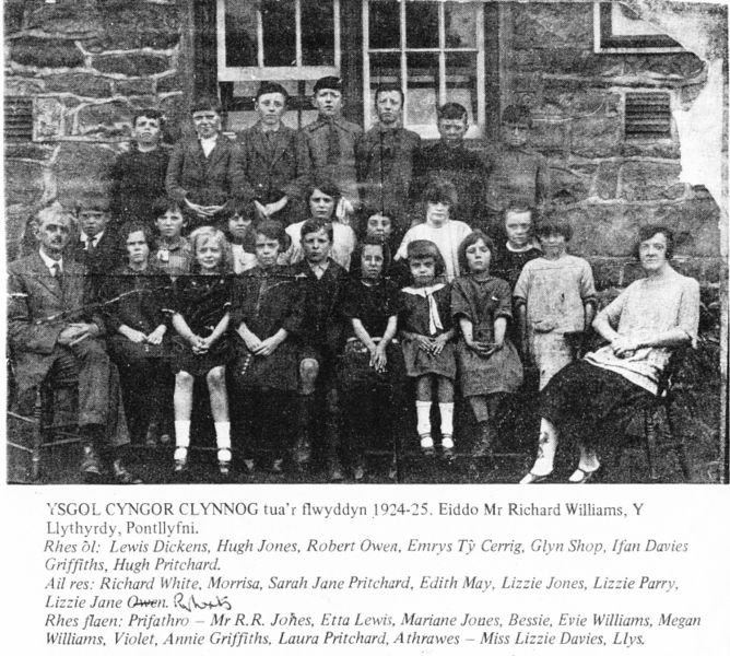 Delwedd:Ysgol y Cyngor Clynnog 1924-25.jpeg